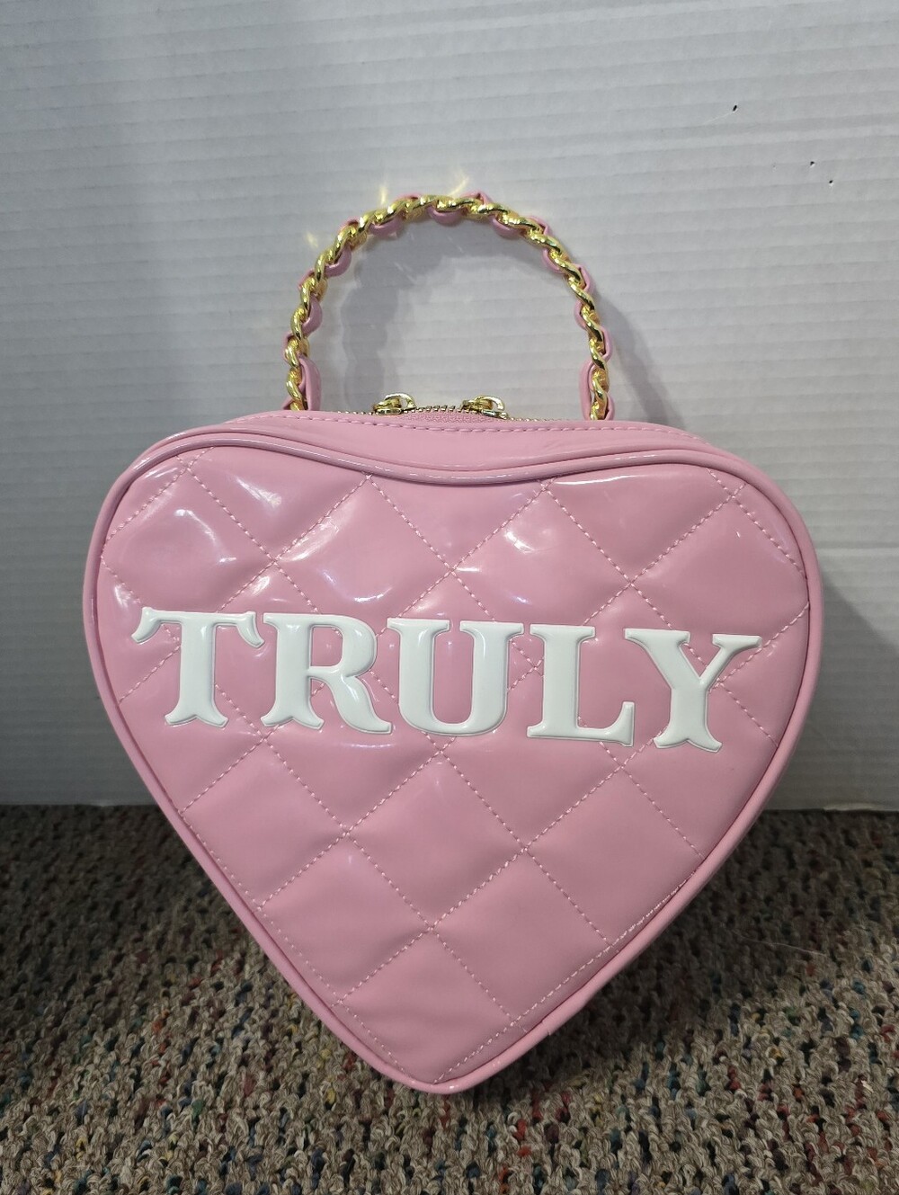 Truly Los Angeles Beauty Carry Bag Pink Gold Tone Hardware Purse Zip Quilted